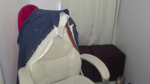 Snapshot of rubi_halliwey chatting on January 21, 2025, 4:48 pm Rubi online show from January 21, 2025, 4:48 pm