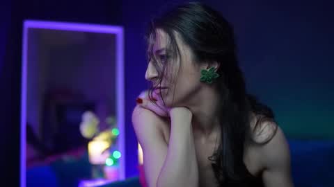  Ruby  online show from December 21, 2025, 10:39 pm