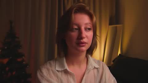 Mila online show from December 3, 2025, 4:09 am