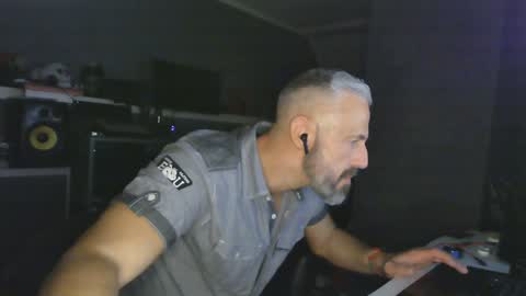 Snapshot of ruffi77 chatting on January 8, 2025, 10:06 pm Chico que rico Caliente online show from January 8, 2025, 10:06 pm