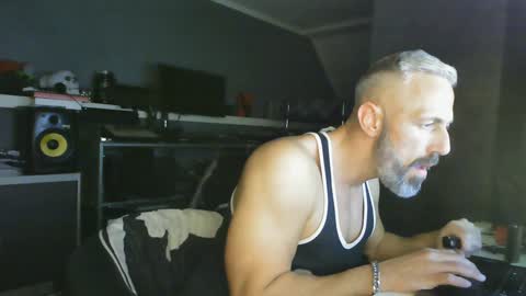 Chico que rico Caliente online show from January 19, 2025, 2:57 am
