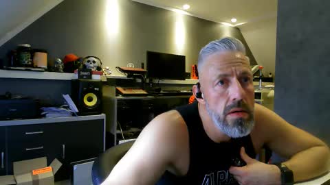 Chico que rico Caliente online show from September 12, 2025, 10:59 am