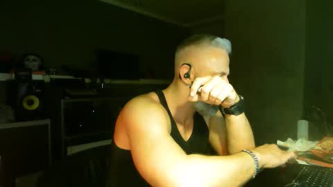 Snapshot of ruffi77 chatting on October 15, 2025, 3:39 am Chico que rico Caliente online show from October 15, 2025, 3:39 am