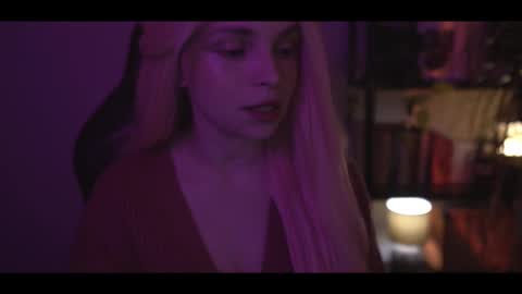 Snapshot of running_with_the_wolves chatting on March 1, 2025, 10:53 pm Elena online show from March 1, 2025, 10:53 pm