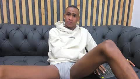 Snapshot of runnyx_09 chatting on December 18, 2024, 6:32 am Runnix online show from December 18, 2024, 6:32 am