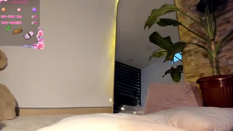 Lorenn online show from January 8, 2025, 10:37 pm