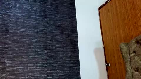  R U S S E L L  online show from December 19, 2024, 3:29 am