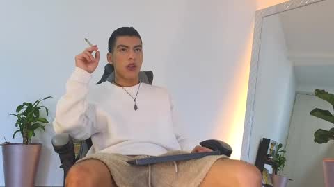  R U S S E L L  online show from October 5, 2025, 11:30 am