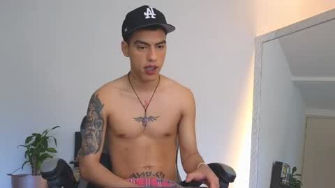  R U S S E L L  online show from October 7, 2025, 11:18 am