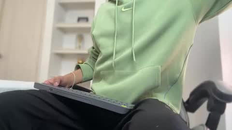  R U S S E L L  online show from January 17, 2026, 2:49 am