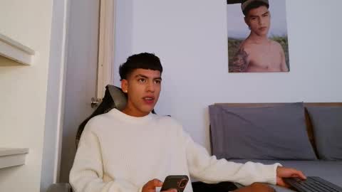 Snapshot of russell_adams_ chatting on March 24, 2026, 10:26 pm R U S S E L L online show from March 24, 2026, 10:26 pm