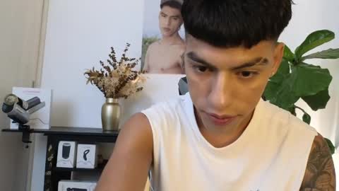 Snapshot of russell_adams_ chatting on April 9, 2026, 9:42 pm R U S S E L L online show from April 9, 2026, 9:42 pm
