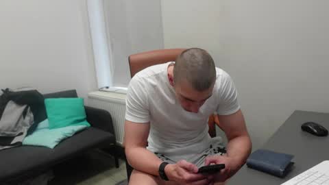 RYAN DOZER online show from May 4, 2026, 6:09 am