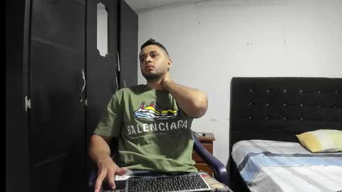 ryan_xc1 online show from November 24, 2025, 2:44 am