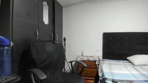 ryan_xc1 online show from May 14, 2026, 5:53 pm