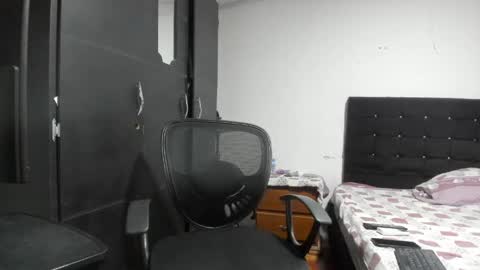 ryan_xc1 online show from May 19, 2026, 3:13 am
