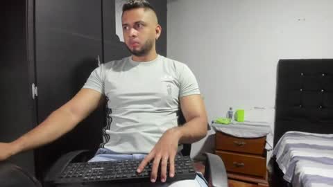 ryan_xc1 online show from July 14, 2026, 3:33 am