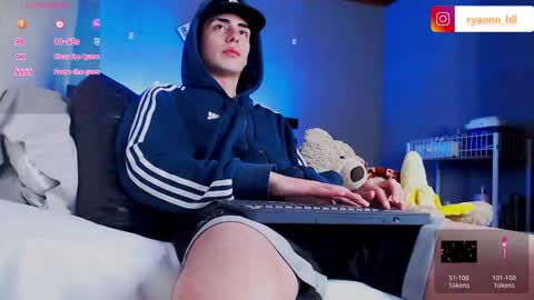 Snapshot of ryannhill_ chatting on September 19, 2025, 8:05 am Ryannhill online show from September 19, 2025, 8:05 am