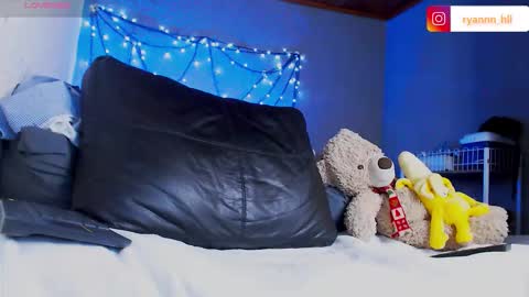 Snapshot of ryannhill_ chatting on October 24, 2025, 8:00 am Ryannhill online show from October 24, 2025, 8:00 am