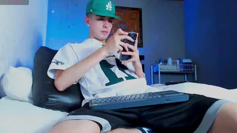 Snapshot of ryannhill_ chatting on June 3, 2026, 4:48 am Ryannhill online show from June 3, 2026, 4:48 am