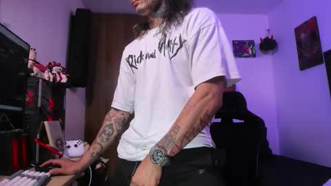 leopmonk help me reach 100 thumbs up online show from December 18, 2025, 1:00 am