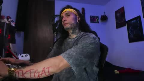 leopmonk help me reach 100 thumbs up online show from December 22, 2025, 1:13 am