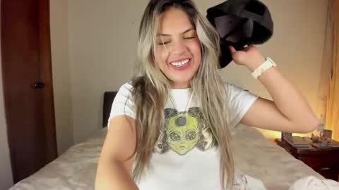 Snapshot of s_u_n_r_i_s_e_e chatting on February 7, 2026, 4:49 am Leslie Beltrn online show from February 7, 2026, 4:49 am