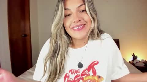 Snapshot of s_u_n_r_i_s_e_e chatting on February 23, 2026, 4:10 am Leslie Beltrn online show from February 23, 2026, 4:10 am