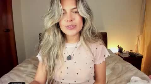 Snapshot of s_u_n_r_i_s_e_e chatting on February 25, 2026, 4:55 am Leslie Beltrn online show from February 25, 2026, 4:55 am