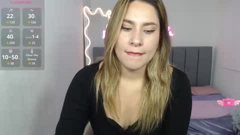 Snapshot of saaya_tay chatting on March 12, 2025, 3:02 am saaya_tay online show from March 12, 2025, 3:02 am