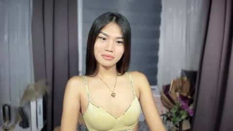 Snapshot of sabrina_maxx chatting on November 8, 2025, 3:23 pm Nadine online show from November 8, 2025, 3:23 pm