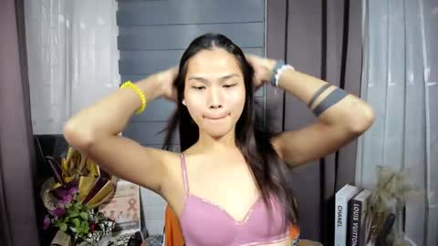 Snapshot of sabrina_maxx chatting on January 15, 2026, 4:22 pm Nadine online show from January 15, 2026, 4:22 pm