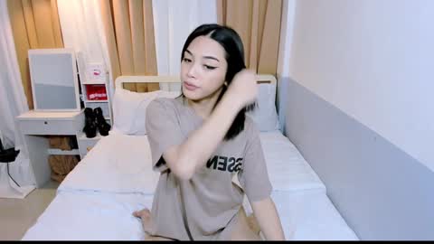 urHOT SABBY online show from January 7, 2025, 5:20 pm