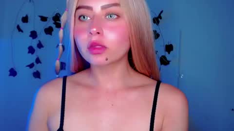 Snapshot of sabrinaexpositoxx chatting on February 6, 2025, 9:43 am SABRI online show from February 6, 2025, 9:43 am