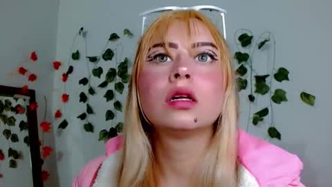 Snapshot of sabrinaexpositoxx chatting on December 14, 2025, 9:14 am SABRI online show from December 14, 2025, 9:14 am