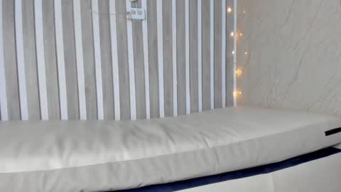 Snapshot of sabrinahims_ chatting on December 27, 2024, 9:54 pm mariana online show from December 27, 2024, 9:54 pm