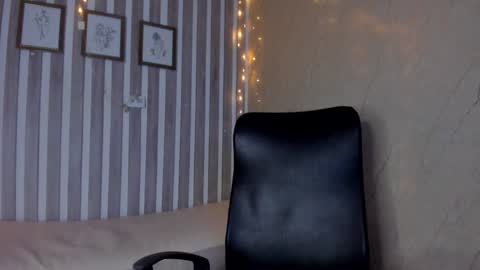 Snapshot of sabrinahims_ chatting on February 6, 2025, 1:16 am mariana online show from February 6, 2025, 1:16 am