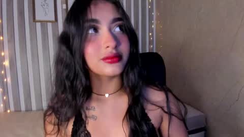 Snapshot of sabrinahims_ chatting on February 11, 2025, 11:22 pm mariana online show from February 11, 2025, 11:22 pm