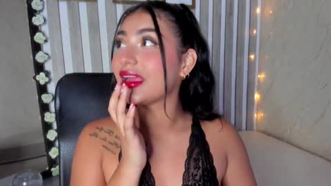 Snapshot of sabrinahims_ chatting on February 21, 2025, 11:10 pm mariana online show from February 21, 2025, 11:10 pm