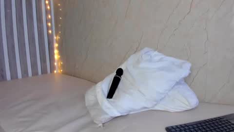 Snapshot of sabrinahims_ chatting on February 25, 2025, 2:03 am mariana online show from February 25, 2025, 2:03 am