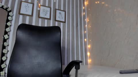 Snapshot of sabrinahims_ chatting on March 5, 2025, 12:38 am mariana online show from March 5, 2025, 12:38 am