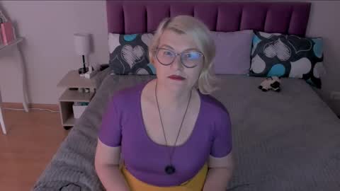 Sabrina MacMarren online show from February 24, 2025, 6:36 pm