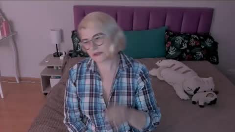 Sabrina MacMarren online show from March 3, 2025, 4:24 pm