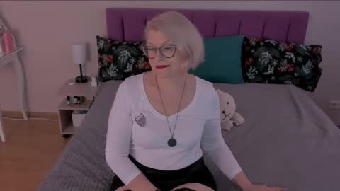 Sabrina MacMarren online show from March 8, 2025, 5:38 am