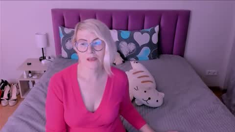 Sabrina MacMarren online show from September 9, 2025, 8:08 pm