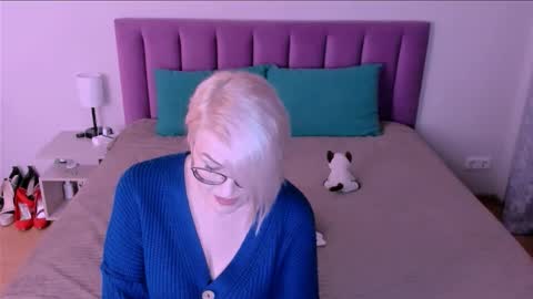 Sabrina MacMarren online show from September 20, 2025, 5:58 pm