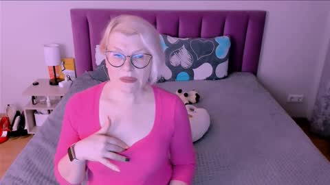 Sabrina MacMarren online show from October 2, 2025, 5:09 pm