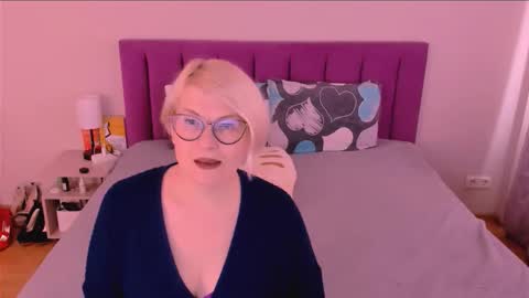 Sabrina MacMarren online show from October 13, 2025, 12:05 pm