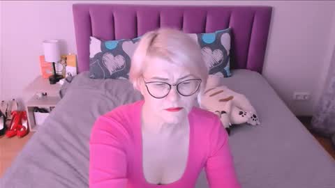 Sabrina MacMarren online show from October 16, 2025, 4:41 pm