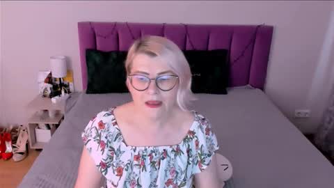 Sabrina MacMarren online show from December 23, 2025, 7:50 am